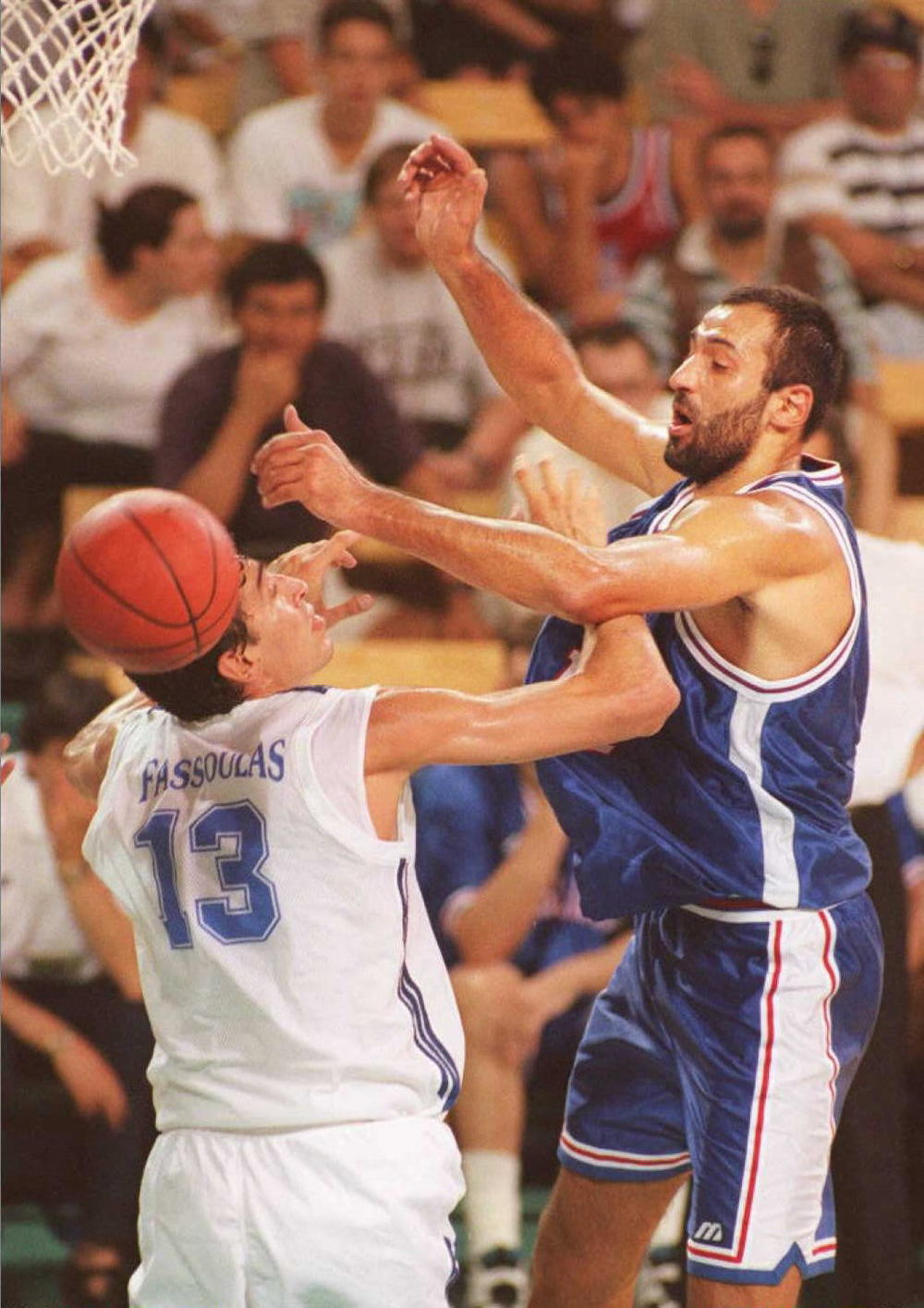 Vlade Divac na meču protiv Grčke u Atlanti 1996.