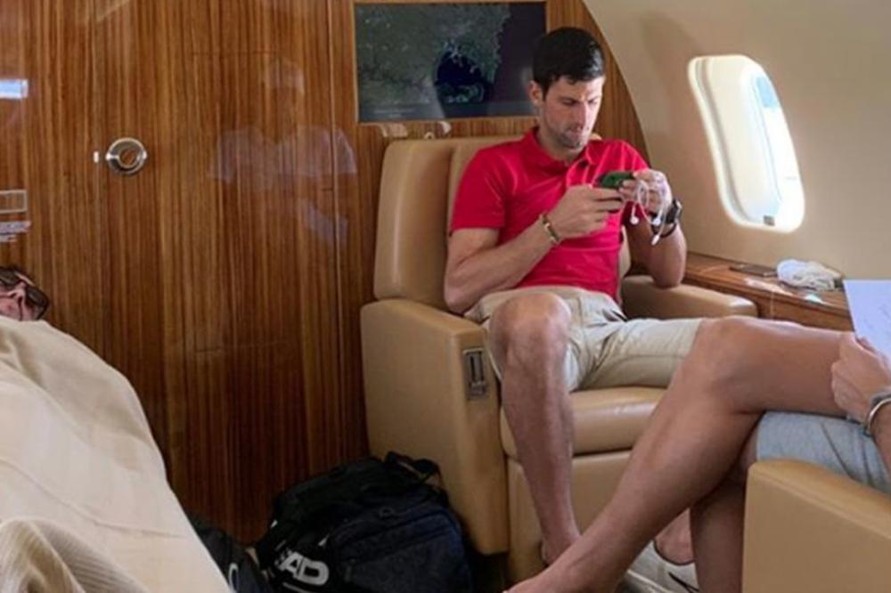 OVO JAVNOST JOŠ NIJE VIDELA: Ovako izgleda unutrašnjost Novakovog privatnog aviona! Troicki u njemu spava kao beba