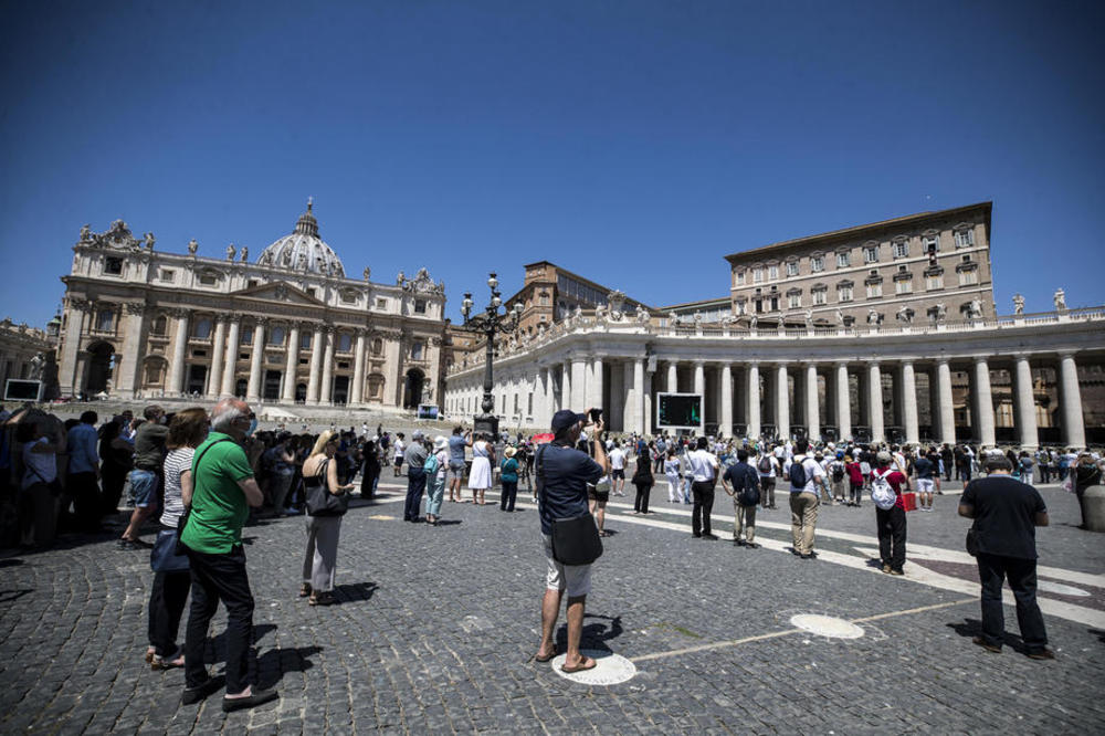 PROTESTNA NOTA: Vatikan traži izmenu nacrta zakona o borbi protiv homofobije