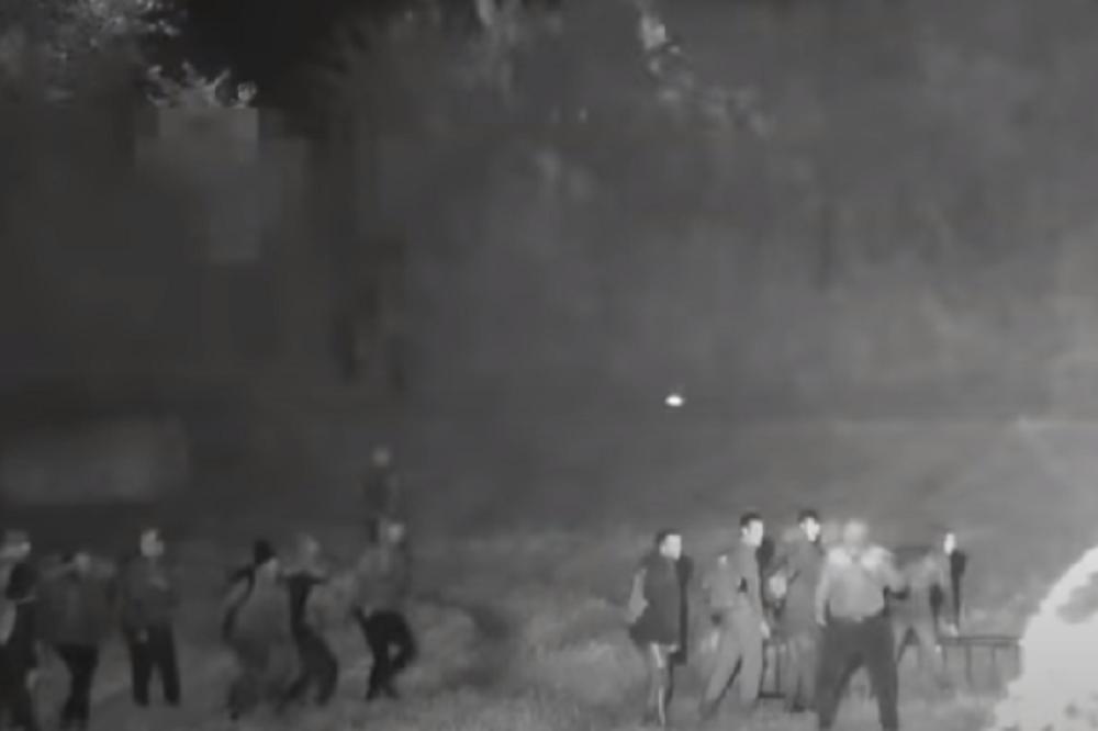 OVDE JE IZBIO HAOS! Grupa od oko 100 migranata pokušala ilegalno da pređe granicu, napali policiju! (VIDEO)