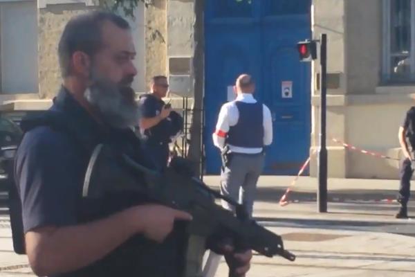 OVO SU PRVI SNIMCI TALAČKE KRIZE U FRANCUSKOJ: Otmičar drži ljude a od policije ima jasan zahtev! (VIDEO)