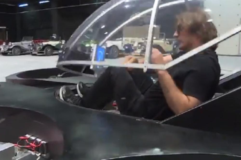 POLETEO ŽELJKO MITROVIĆ! Objavljen i snimak kako podiže u vazduh LETEĆI AUTO! (VIDEO)
