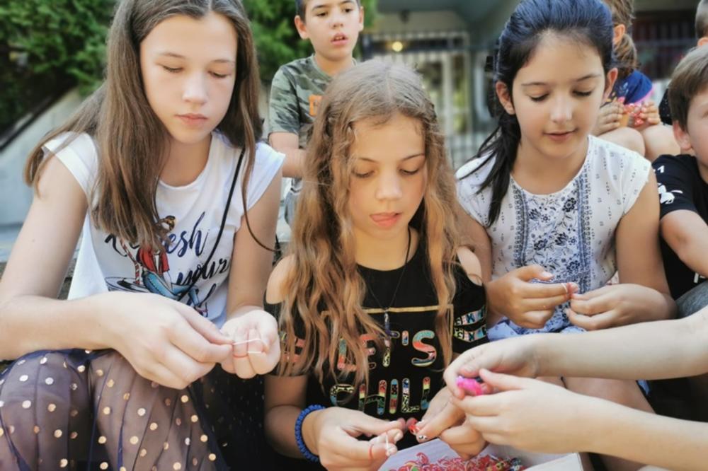 Ova deca su ponos Čačka: Za samo dva dana skupili su oko 30.000 dinara za lečenje malog Miloša Zarića (FOTO)