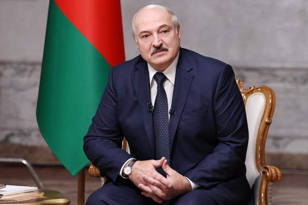 EVROPSKA KOMISIJA OPTUŽILA PREDSEDNIKA BELORUSIJE: Lukašenko na gangsterski način namamio migrante
