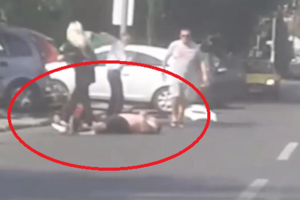 MOTOCIKLISTA OBOREN NA JUŽNOM BULEVARU! Pokosio ga auto DOK JE SKRETAO! Hitno ga odveli u bolnicu (VIDEO)