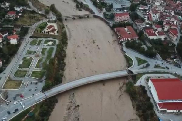 STRAHOVITI PRIZORI NEVREMENA U GRČKOJ: Poplavljene kuće, blokirani putevi, minimum dvoje umrlih! (VIDEO)