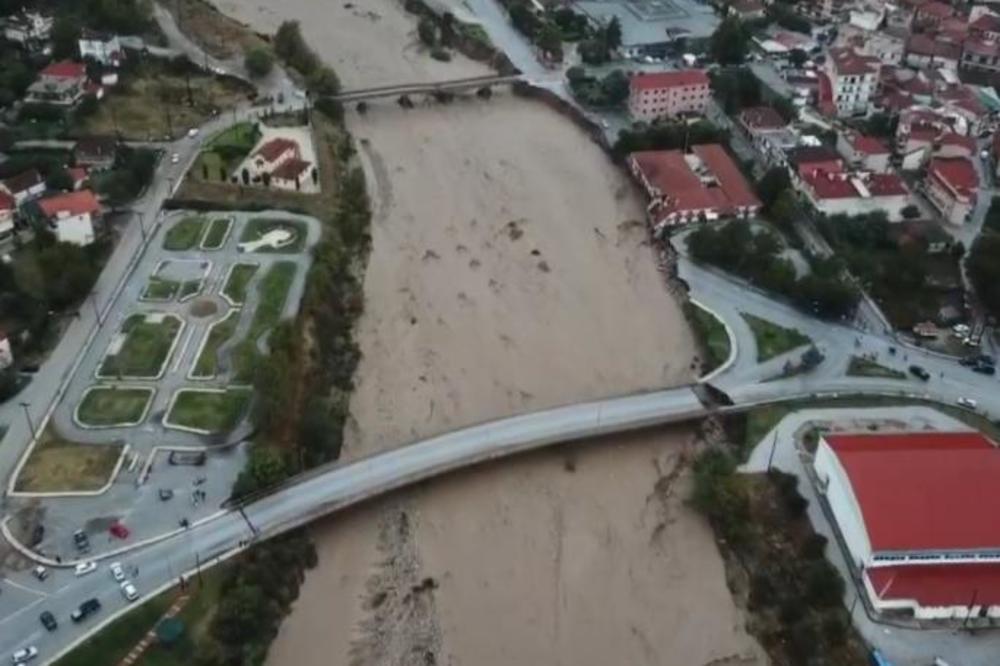 STRAHOVITI PRIZORI NEVREMENA U GRČKOJ: Poplavljene kuće, blokirani putevi, minimum dvoje umrlih! (VIDEO)