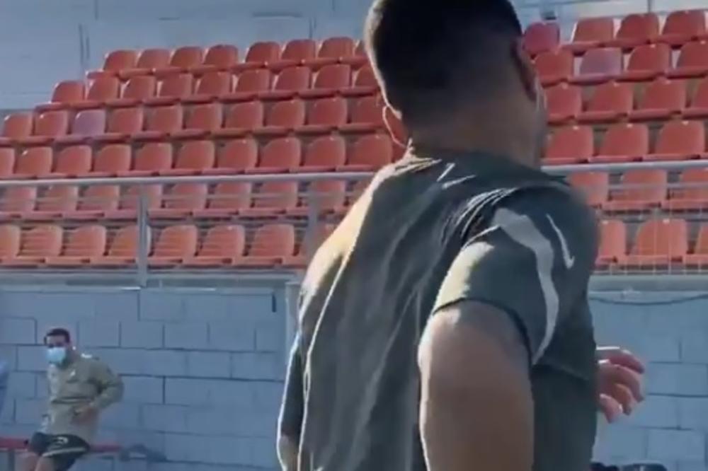 ŠAPONJIĆ LUPIO SUAREZA PO GLAVI: Urugvajac dobio 'batine' već na prvom treningu u Atletiku! (VIDEO)