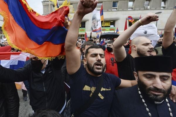 JEREVAN: Protest protivnika Pašinjana ispred parlamenta, pripremaju se za skup!