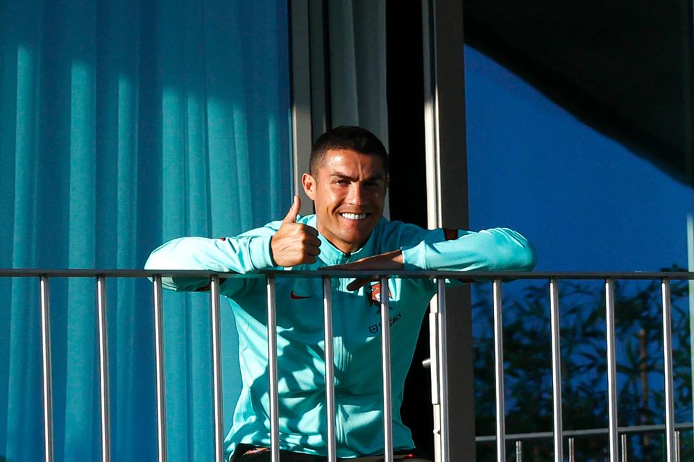 NE IGRA SE SVAKI DAN PROTIV MESIJA: Ronaldo stigao u Torino kako bi se što pre izlečio od koronavirusa!