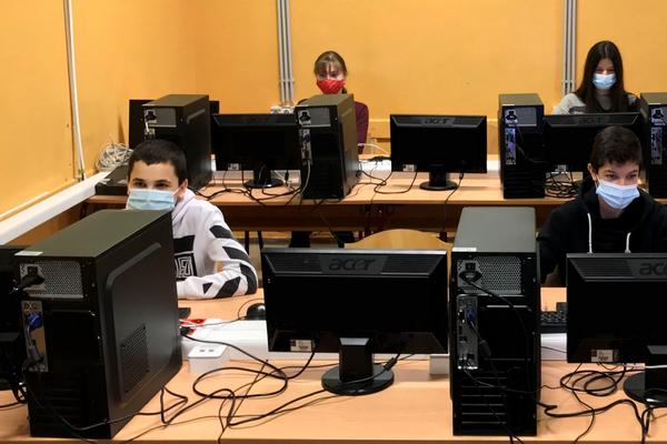 Telekom Srbija tokom četiri godine opremio 80 škola računarskom opremom
