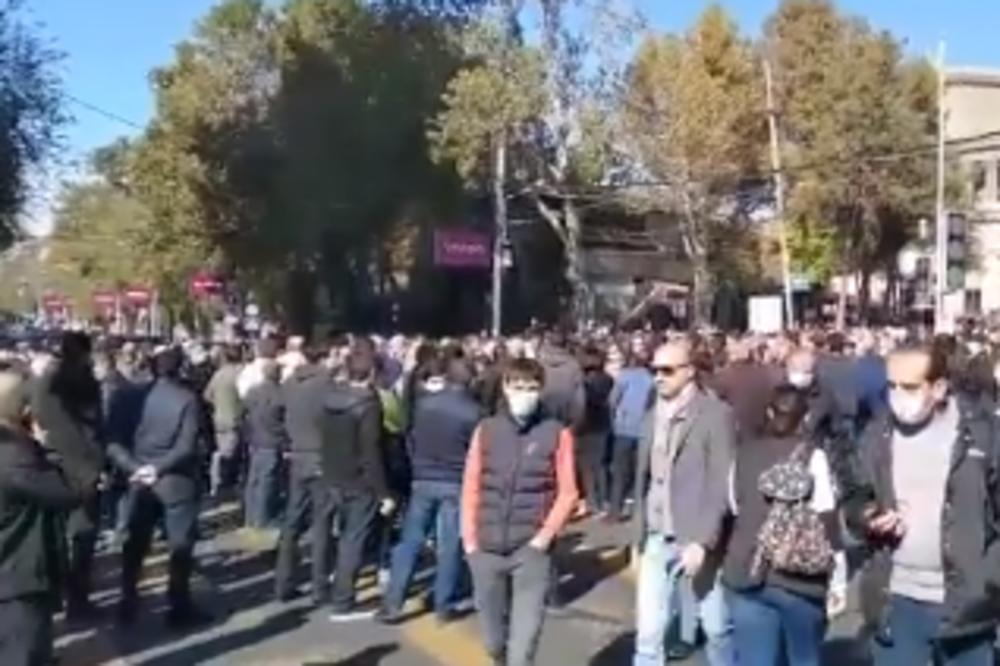 MEĐU UHAPŠENIMA IMA I JERMENSKIH ZVANIČNIKA: Haos zbog Nagorno-Karabaha nastavlja na ulicama!