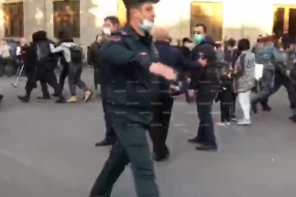 POLICIJA URGIRALA U JEREVANU: Protesti se nisu dobro završili, DEMONSTRANTE JE OVO SKUPO KOŠTALO! (VIDEO)