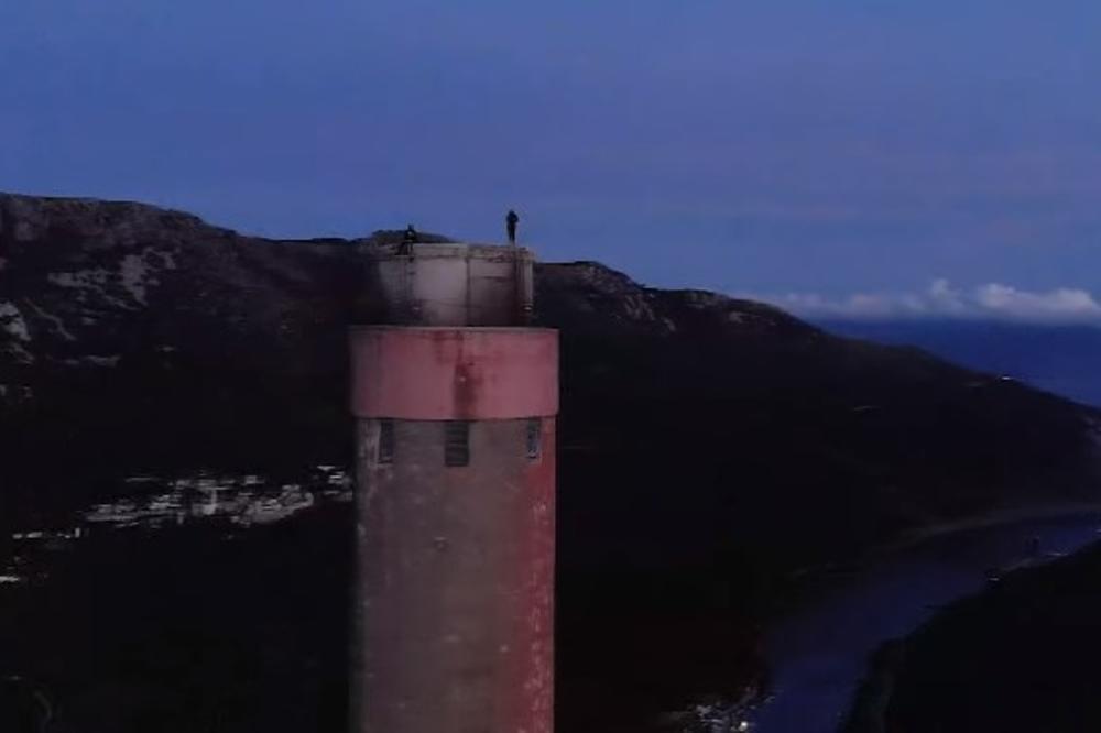 BRITANSKI TINEJDŽER IZLUDEO HRVATE: Popeo se na DIMNJAK visok 340 metara i sve SNIMIO DRONOM! (VIDEO)