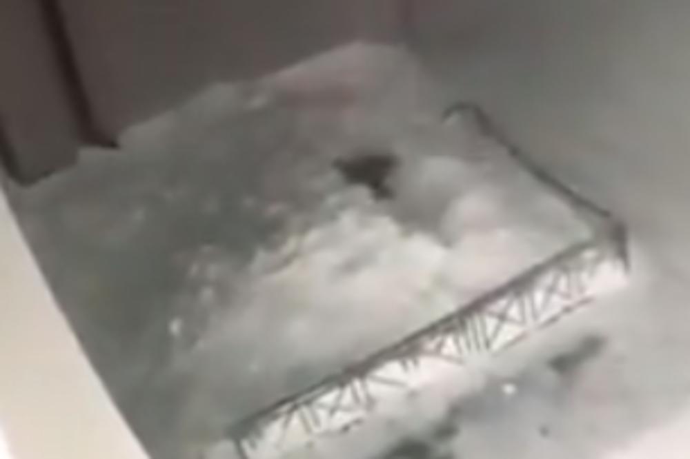 HOROR SNIMAK iz Rusije: Devojčica (6) pala sa zgrade direktno na tlo, a onda usledilo ČUDO! (VIDEO)