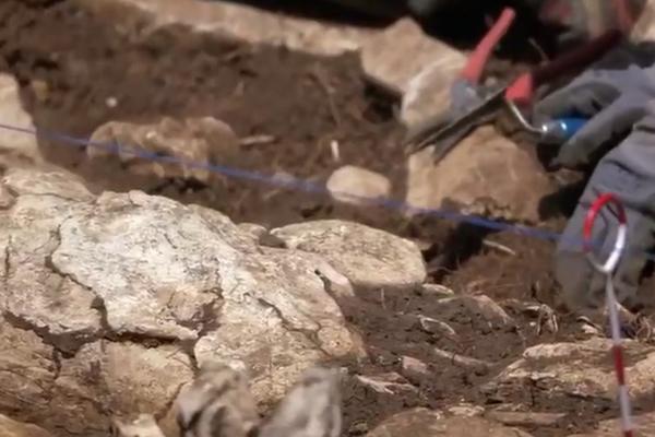 OTKRIĆE KOJE BI MOGLO DA PROMENI ISTORIJU: Pronađeni otisci stopala stari 23.000 godina, NEVEROVATNO! (VIDEO)