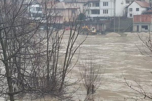 JUG U VANREDNOM STANJU, VODA DIVLJA: Evakuisano 85 osoba iz objekata koji su poplavljeni