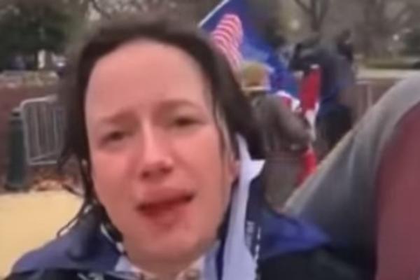 ISPLIVAO NOVI SNIMAK LUDILA U VAŠINGTONU: Zgranuta žena plakala i jecala pred kamerama, ovo je UŽAS! (VIDEO)