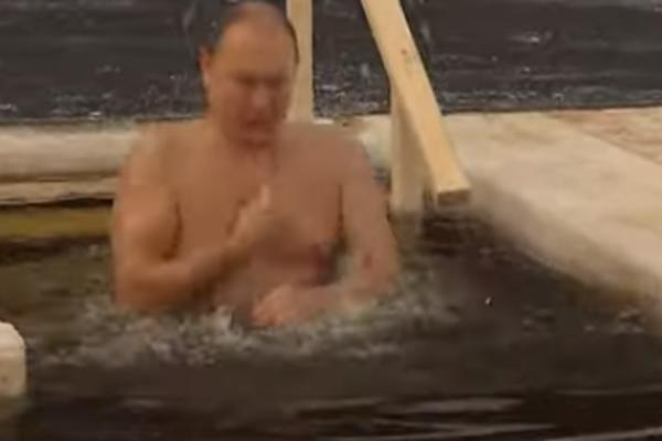 PUTIN SE SA 3 PRSTA PREKRSTIO, PA NESTAO U LEDENOJ VODI! Ruski predsednik ispoštovao BOGOJAVLJENJE! (VIDEO)