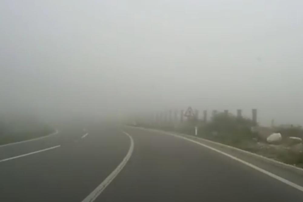 VOZAČI OPREZ! Smanjena vidljivost zbog magle na putu ovog jutra