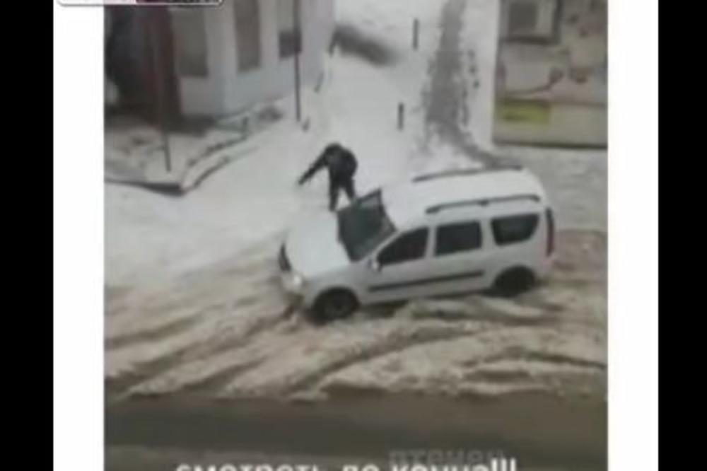 NAJLUĐA STVAR KOJA SE IKAD POJAVILA NA INTERNETU: Ovako Rusi pomažu čoveku koji se zaglavio u snegu (VIDEO)