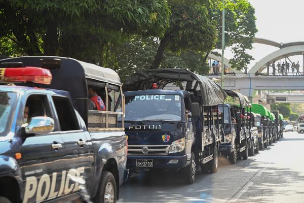 NAJMANJE DVOJE LJUDI POGINULO TOKOM DANAŠNJIH DEMONSTRACIJA U MJANMARU: Policija intervenisala