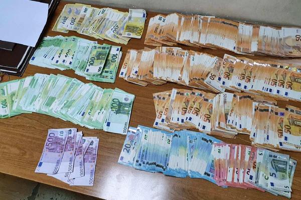 OSUJEĆEN PLAN 4 TURČINA: Carinici na Gradini zaplenili veliku količinu novca, šverceri krili evre gde su stigli