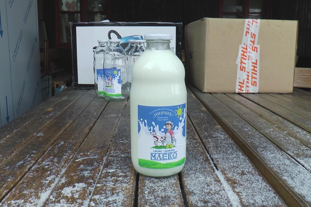 PRAVI POGODAK POLJOPRIVREDNIKA IZ ČAJETINE! Meštani sa mlekomata istočili 1.000 litara mleka za pola meseca!