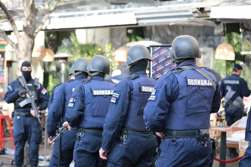 POLICIJA IH ZATVORILA, A ONI OPET VRATILI KOCKARSKE STOLOVE: Ponovo RACIJA u Kosovskoj