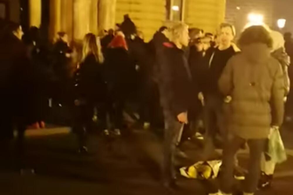 STOTINE MLADIH NA SKUPU U ZAGREBU UPRKOS KORONI: Sve eskaliralo masovnom tučom! (VIDEO)
