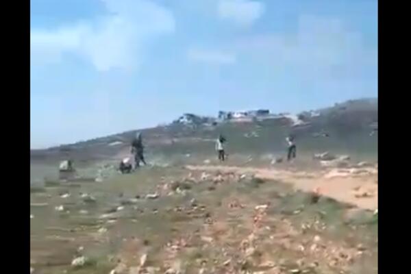 IZRAELSKI DOSELJENICI NAPALI PALESTINSKU PORODICU: Maskirani bacali kamenje na njih! (VIDEO)