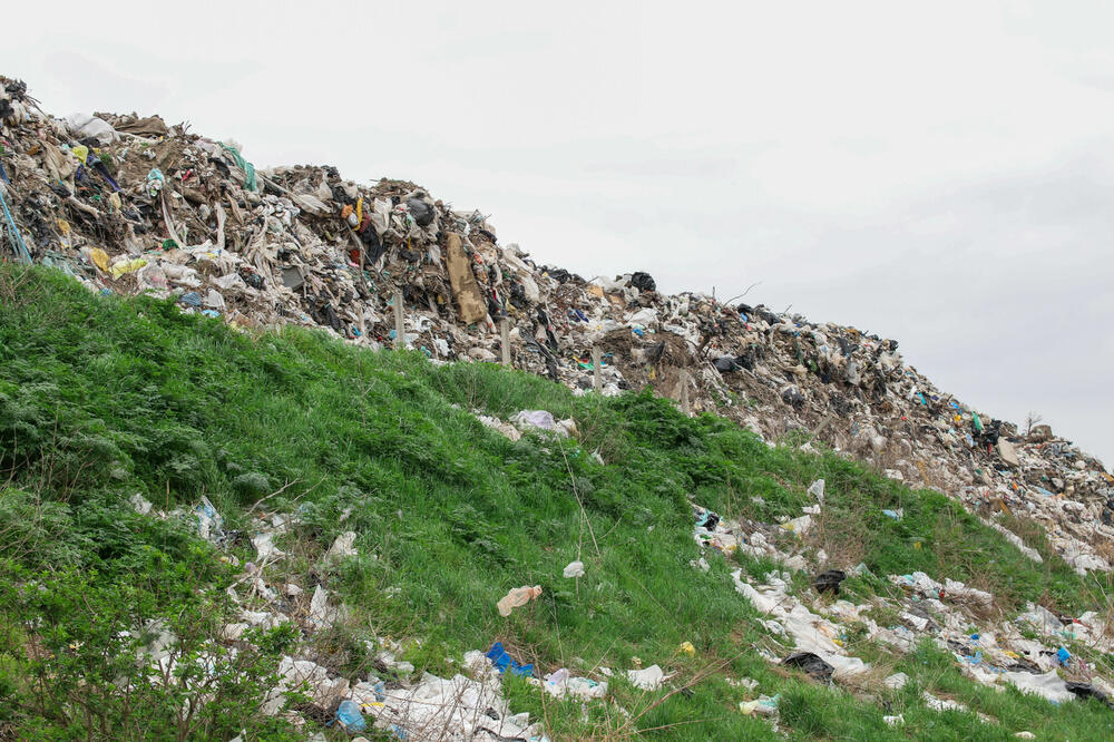 NA DEPONIJAMA U SRBIJI godišnje završi otpad vredan 100 miliona evra