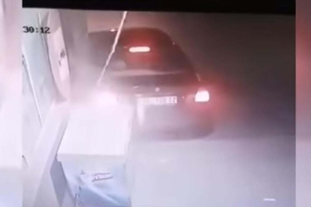 FILMSKA AKCIJA U LESKOVCU! BMW-om se zakucao u zid, izbacio suvozača i nastavio da beži, isplivao snimak HAOSA!