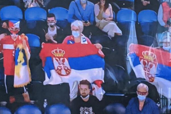 SKANDAL U AUSTRALIJI: Albanski navijači zasuli KAMENICAMA Srbe, jedan dečak pogođen u glavu!