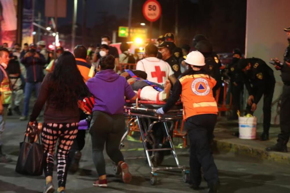 STRAVIČNA NESREĆA U MEKSIKU: Urušio se most na liniji podzemne železnice, najmanje 13 poginulih! (FOTO)
