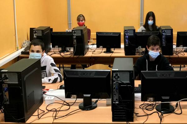 Telekom Srbija donirao 100 miliona dinara za opremanje 100 računarskih kabineta