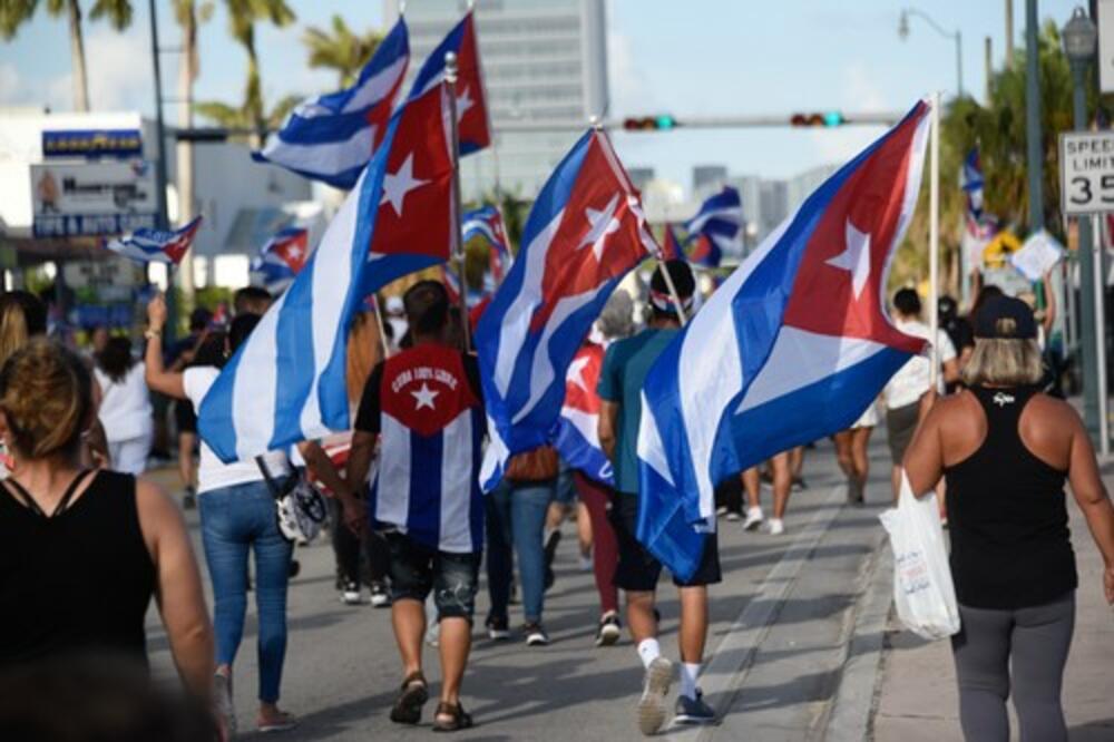 NAKON MASIVNIH PROTESTA USLED EKONOMSKE KRIZE: Kuba legalizovala mala i srednja privatna preduzeća