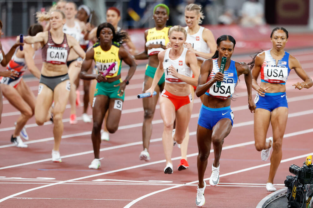 AMERIKA DOMINIRA U TRKAMA DUŽIH ŠTAFETA: Alison Feliks osvojila 11. olimpijsku medalju u karijeri (FOTO)
