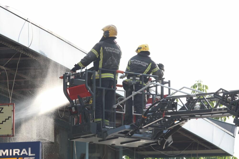Radojičić: Jedan vatrogasac lakše povređen, lokalizovan požar na Novom Beogradu