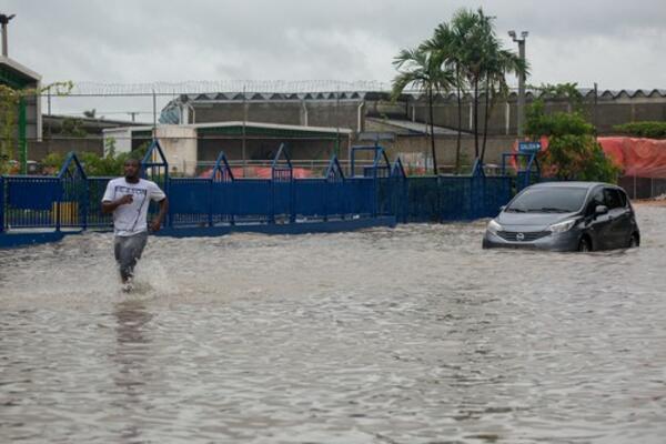 HOROR NA HAITIJU, IZLILE SE REKE: Poplavljeno na hiljade kuća, porodice raseljenje!
