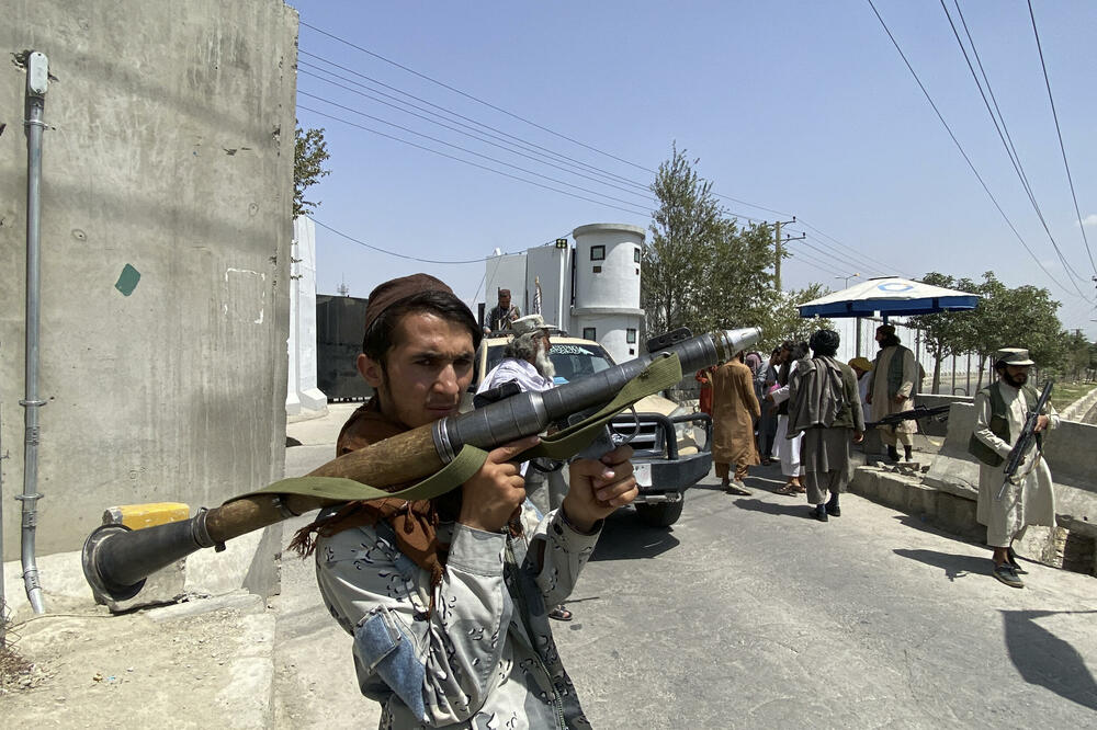 ISLAMSKA DRŽAVA PREUZELA ODGOVORNOST ZA NAPAD! U Kabulu najmanje 60 poginulih