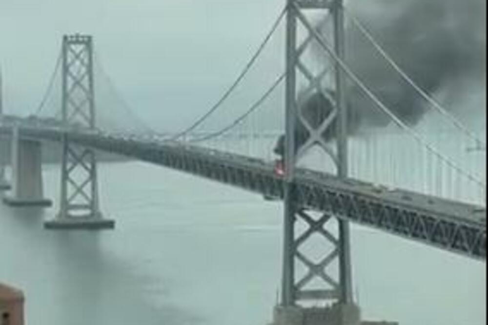 VATRENA STIHIJA NASRED MOSTA: Zapalio se kamion u San Francisku (VIDEO)
