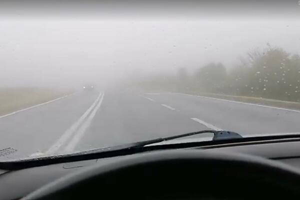 AMSS UPOZORAVA: Oprez vozačima zbog magle i poledice