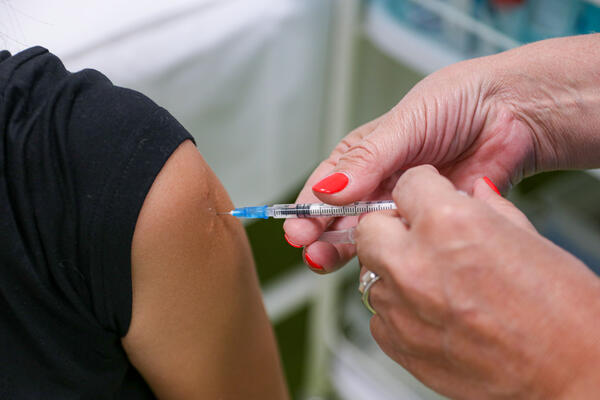 NEMAČKA: Više od 61 odsto građana potpuno imunizovano