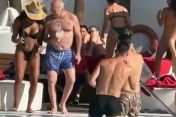 BEZ STARCA NEMA UDARCA: Deka napravio HAOS na bazenu sa CICAMA u bikiniju! (VIDEO)
