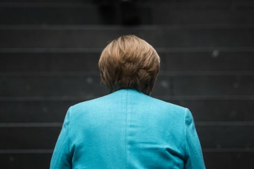 PRVA SEDNICA NOVOG BUNDESTAGA: Merkelova sedela na tribini za goste po prvi put nakon 16 godina