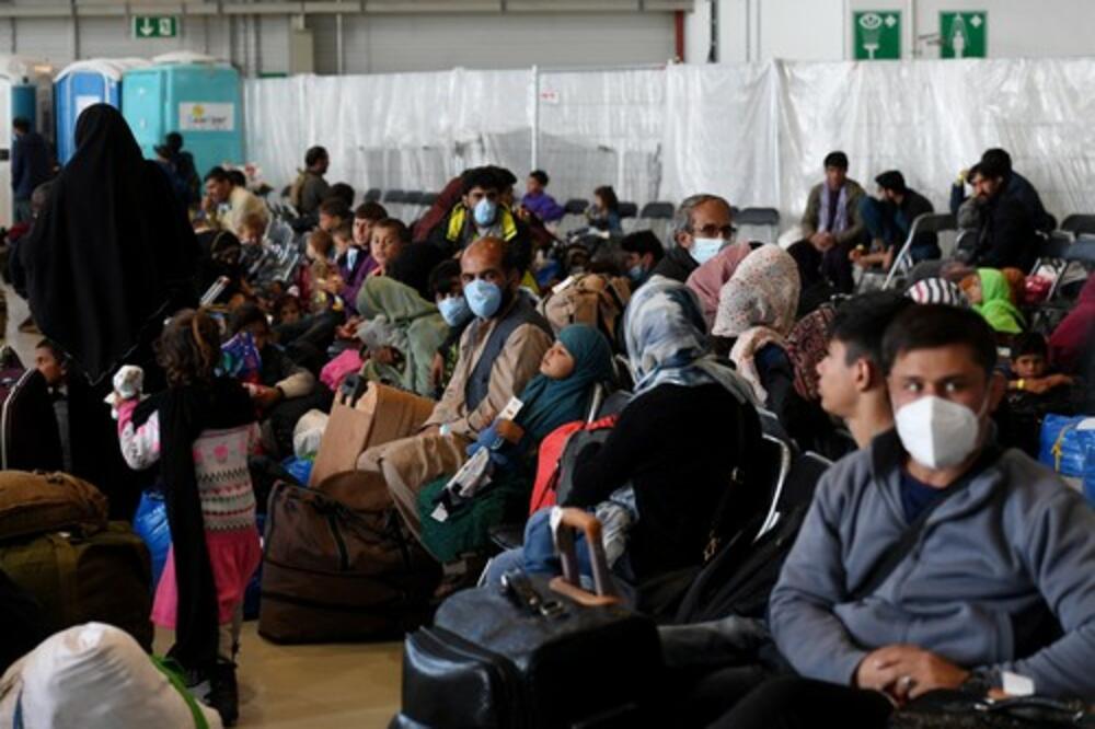 "DECA NISU ODGOVORNA": Nemačka iz Sirije vratila 23 mališana i 8 žena koje su se bile priključile Islamskoj državi