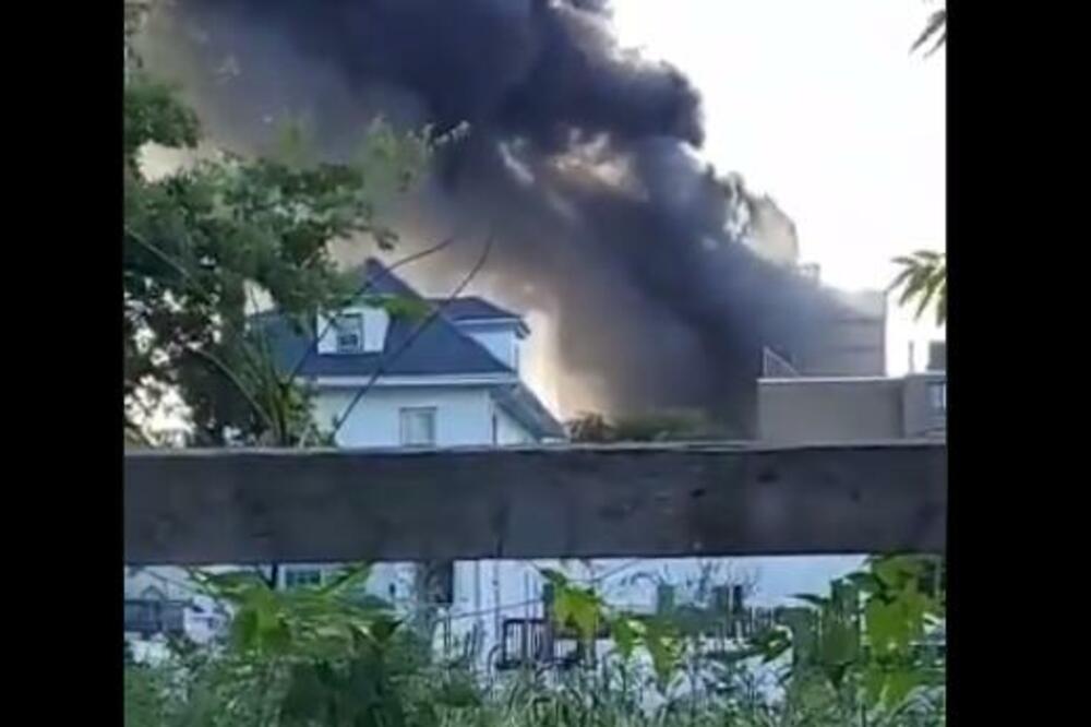 VATRENA STIHIJA U NJUJORKU: Požar izbio na vrhu krova BOLNICE, 2 osobe povređene! (VIDEO)