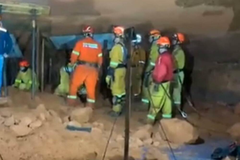 Urušila se pećina tokom vežbe i zarobila 10 vatrogasaca! Samo jedan je preživeo (VIDEO)