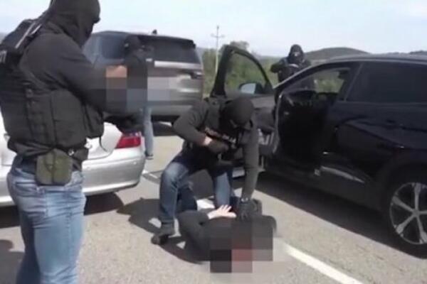 U TOKU VELIKA AKCIJA POLICIJE U BEOGRADU: Zaustavljaju se vozila, u autu pronađeno 10 paketića heroina